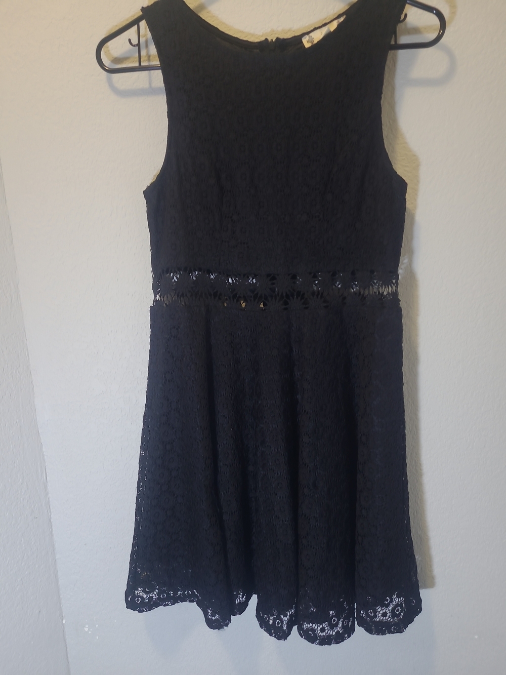 Iris Black Sleeveless Lace Mini Dress - Picture 5 of 5